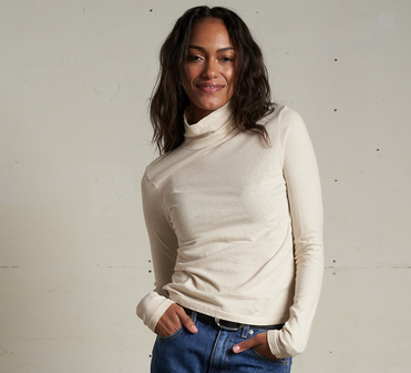 Cindy Turtleneck - Perfect White Tee